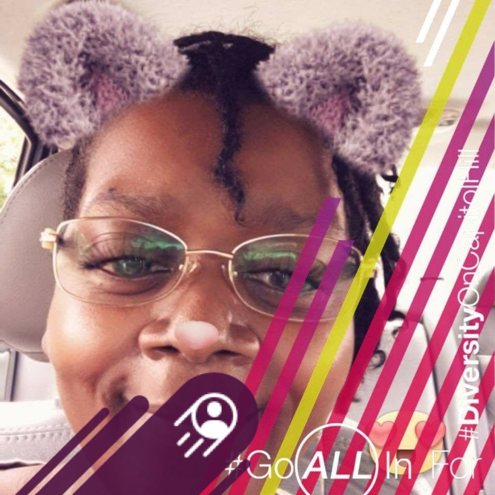 Meet your Posher, Gloria